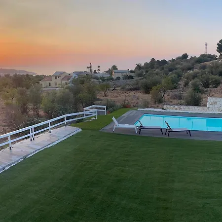 Pet Friendly In With House Sea View בית נופש *