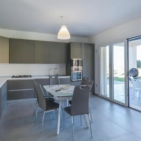 Pet Friendly In With House Sea View